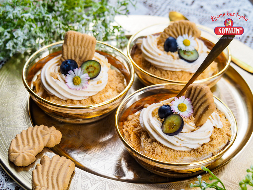 šľahačkový retro dezert