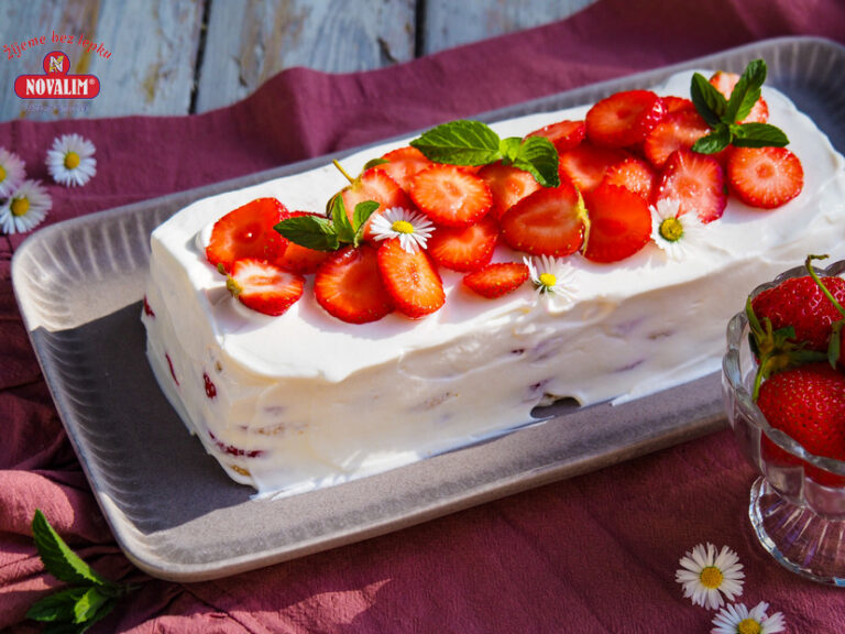 piškótová jahodová torta